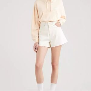 NWT Levi's Cream High Waisted Mom Shorts